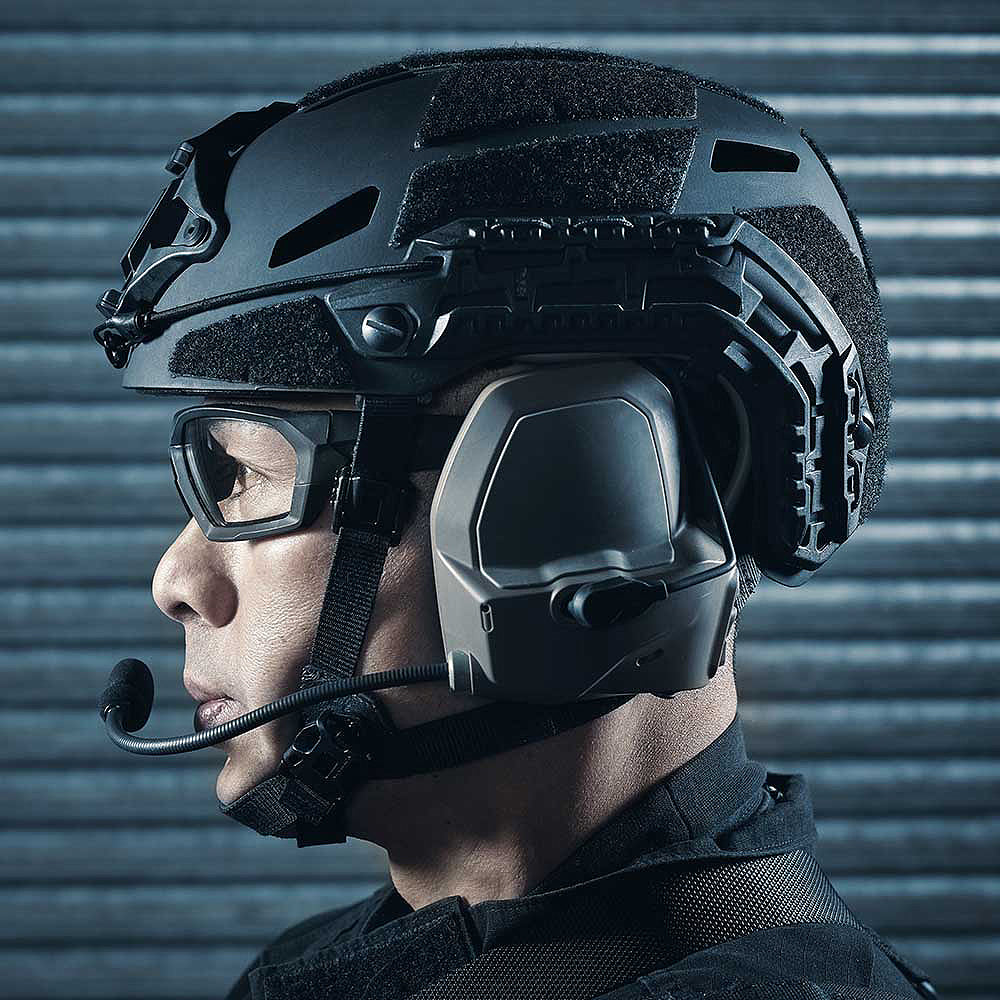 Caiman Bump Helmet | w/ Wilcox L4 Shroud & APEX Retention System ...